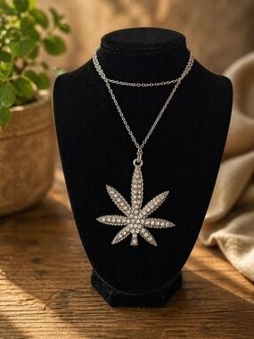 Sparkling Botanical Leaf Necklace Elegant Silver Tone Crystal Pendant Boho Luxe